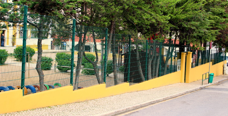 Muro da EB Pinheirinhos requalificado