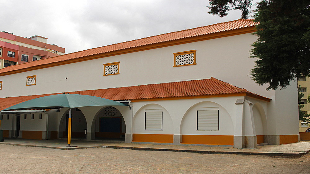 Fachadas da Escola dos Pinheirinhos restauradas