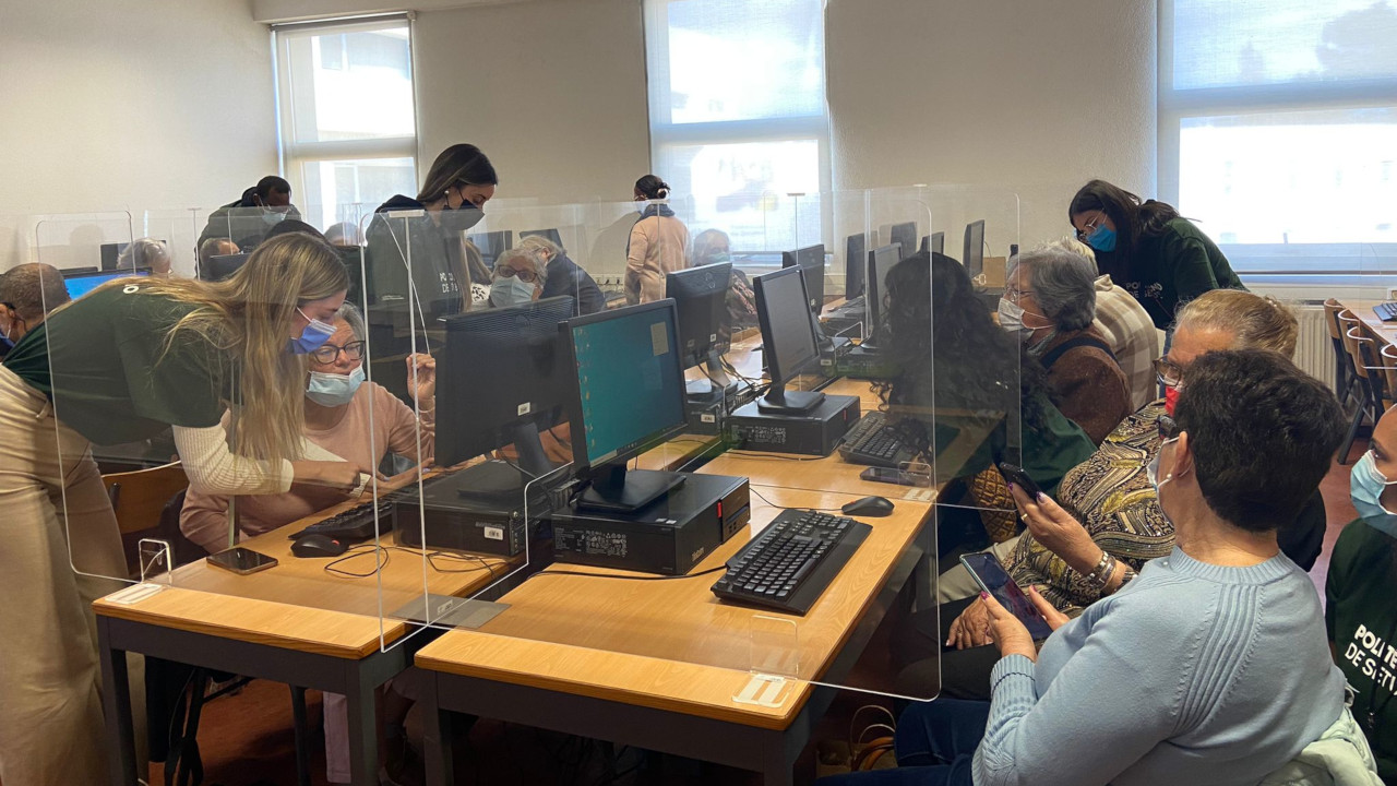 Seniores de S. Sebastião participam em workshops de informática