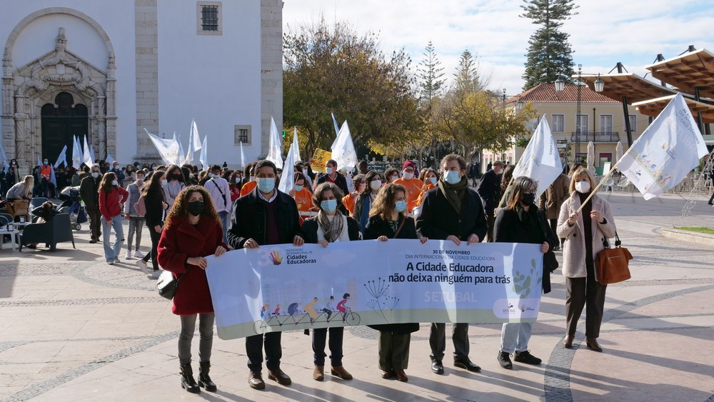 Marcha comemora Dia Internacional das Cidades Educadoras