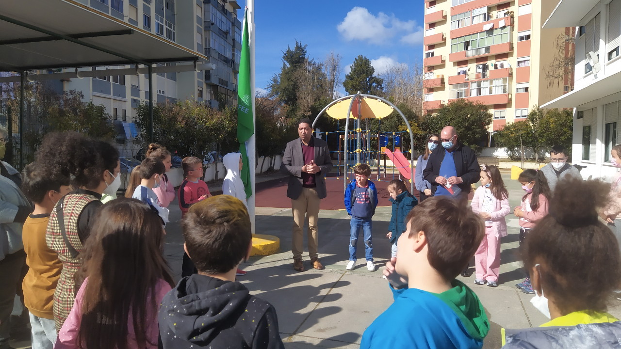 Escolas do Agrupamento Luísa Todi içam Bandeira Verde