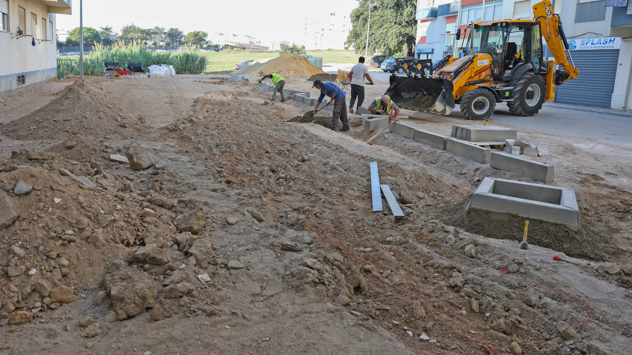 Criação de estacionamento e pavimentação no Monte Belo