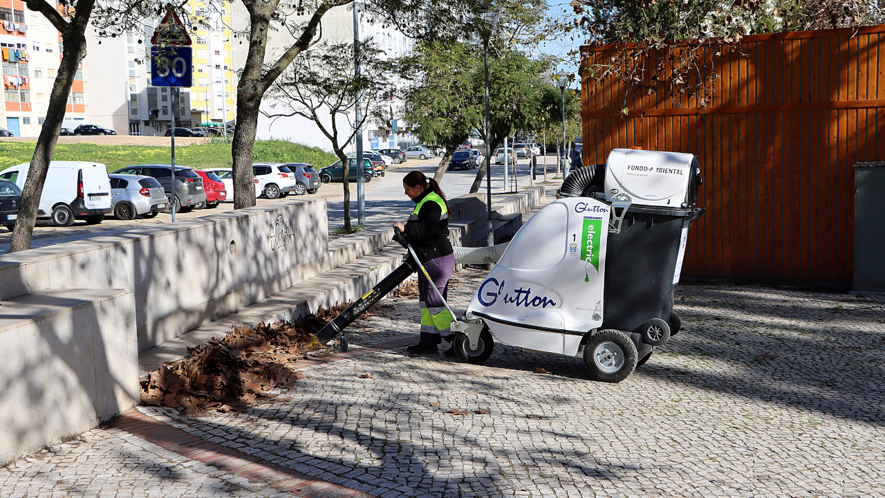 Limpeza urbana mais fácil com aspirador de resíduos